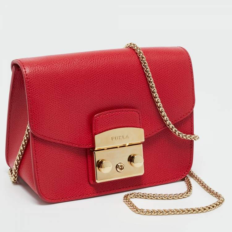 Pre Owned Furla Red Leather Mini Metropolis Chain Crossbody Bag