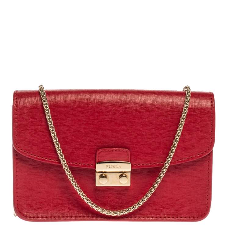 Furla Women's Furla Metropolis Cometa Red Quilted Velvet Shoulder Bag Red:  Buy Online at Best Price in UAE - Amazon.ae