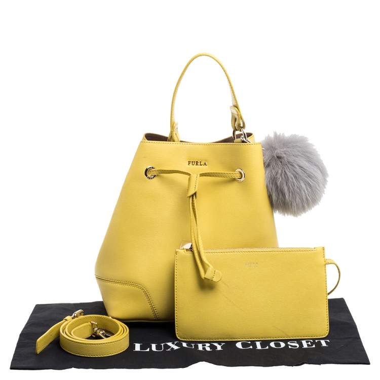 مملوكة مسبقًا Furla Yellow Leather Stacy Bucket Bag