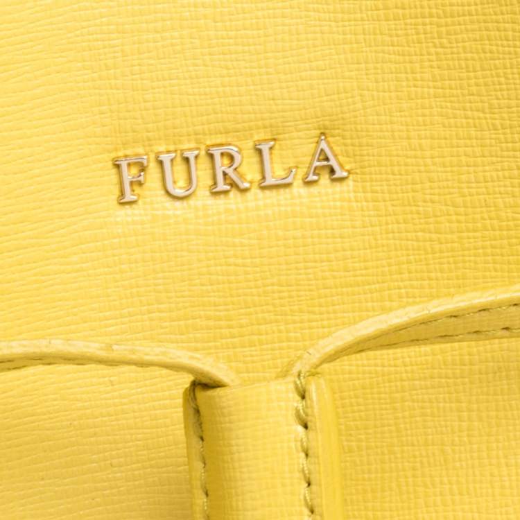 مملوكة مسبقًا Furla Yellow Leather Stacy Bucket Bag