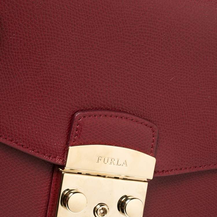 مملوكة مسبقًا Furla Burgundy Leather Metropolis Crossbody Bag