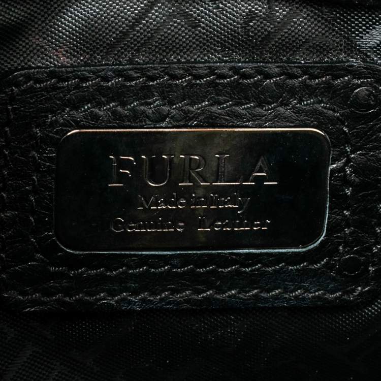 مملوكة مسبقًا Furla Black Ostrich Embossed Leather and Suede Chain Clutch