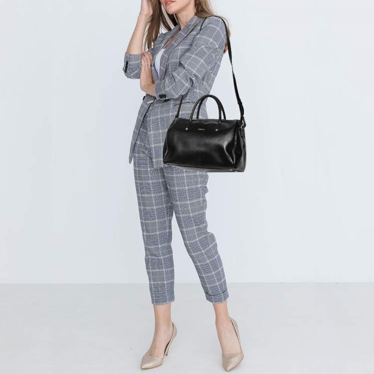 Pre Owned Furla Black Leather Medium Boston Bag