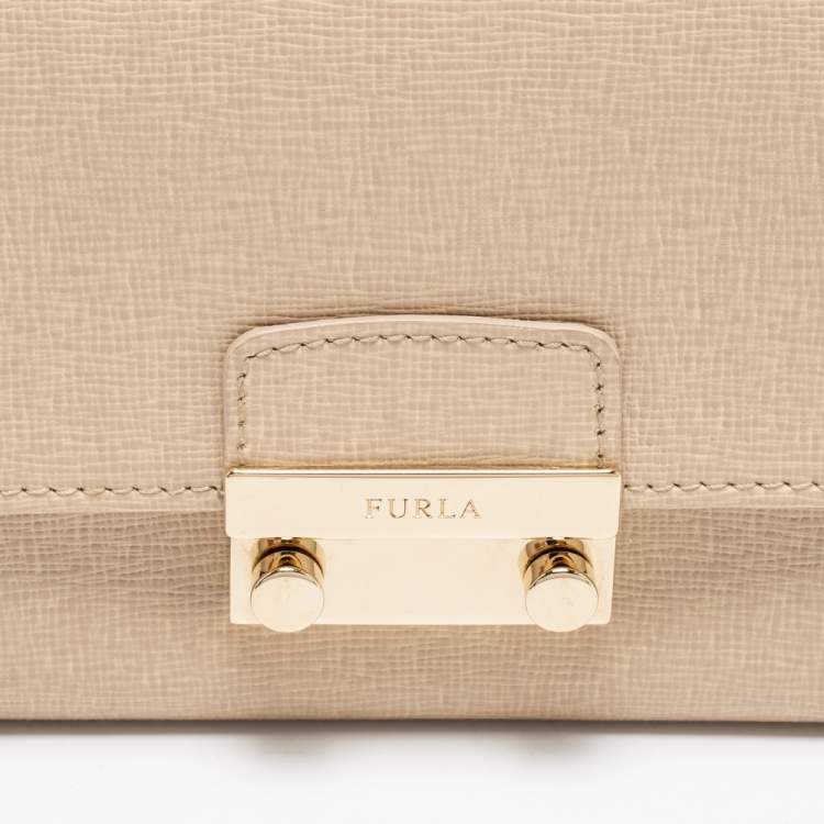 Pre Owned Furla Beige Leather Pushlock Flap Continental Wallet