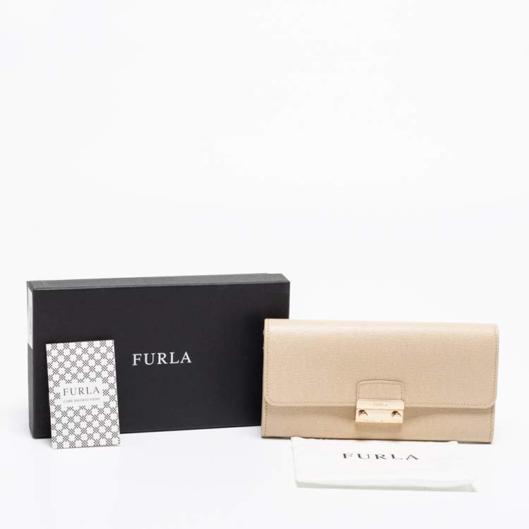 Pre Owned Furla Beige Leather Pushlock Flap Continental Wallet