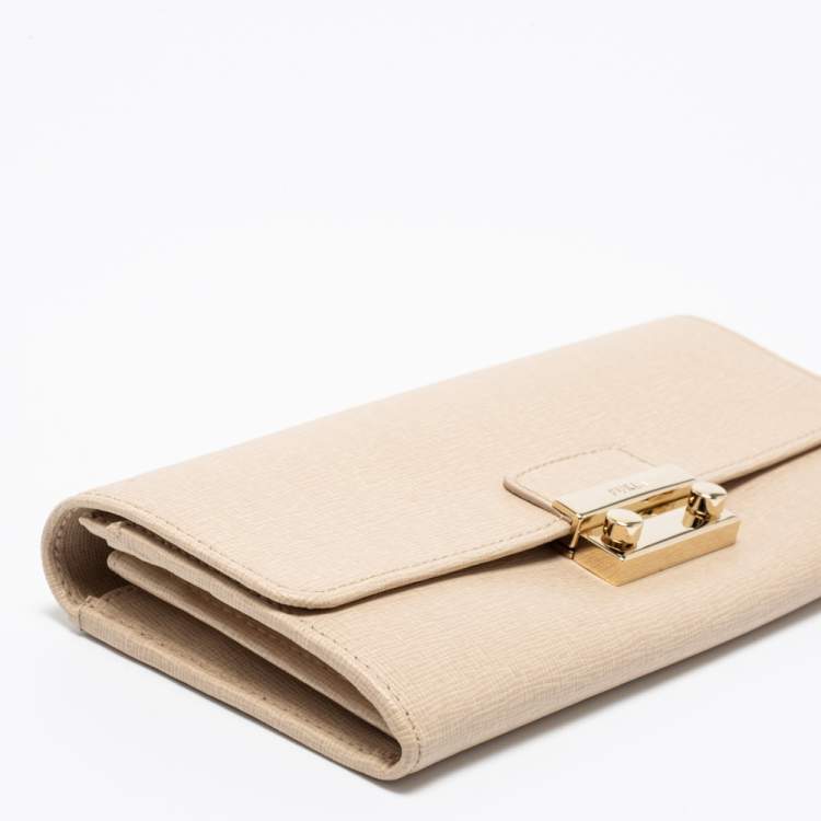 Pre Owned Furla Beige Leather Pushlock Flap Continental Wallet
