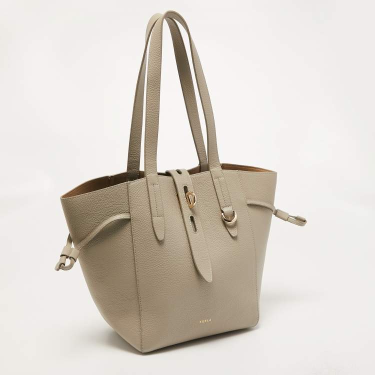Pre Owned Furla Grey Leather Net M Tote