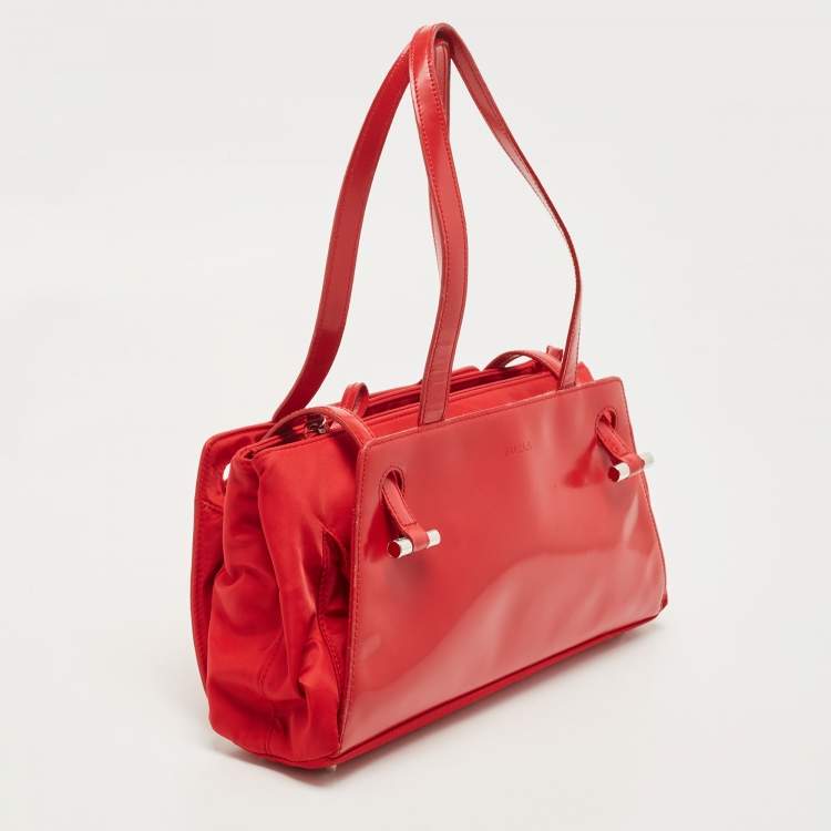 Pre Owned Furla Red Gloss Leather And Fabric Shoulder Bag