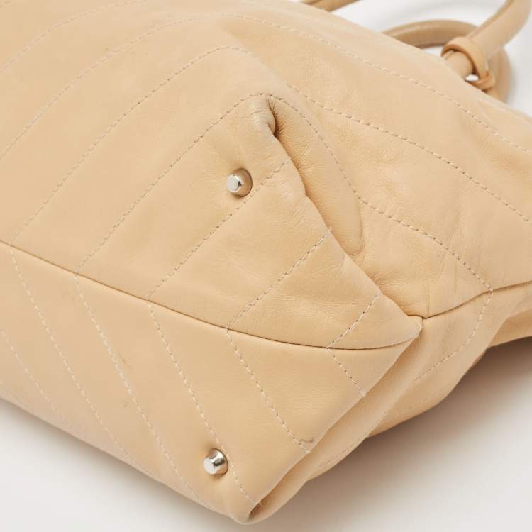Pre Owned Furla Beige Leather Drawstring Metal Handle Shoulder Bag