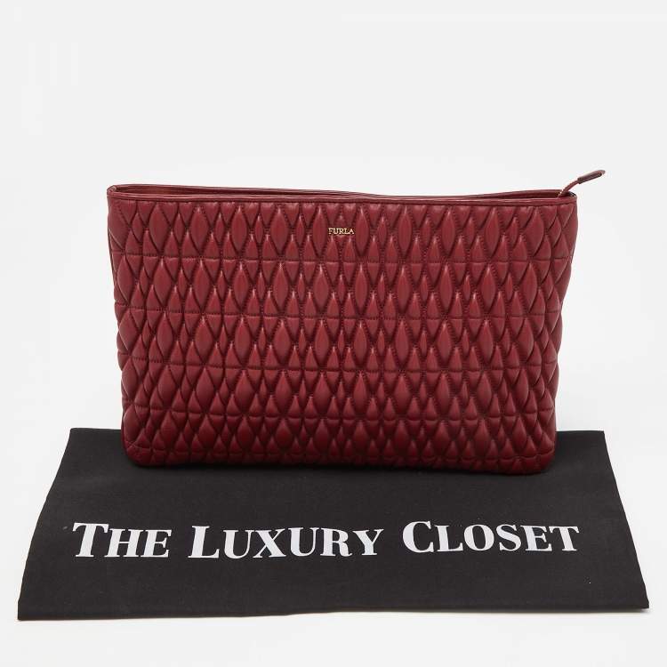 Pre Owned Furla Red Matelassé Leather Zip Clutch