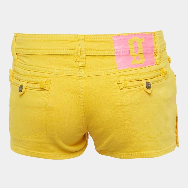 مملوكة مسبقًا Galliano Yellow Denim Shorts M