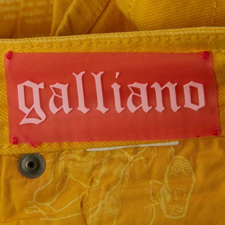 مملوكة مسبقًا Galliano Yellow Denim Shorts M