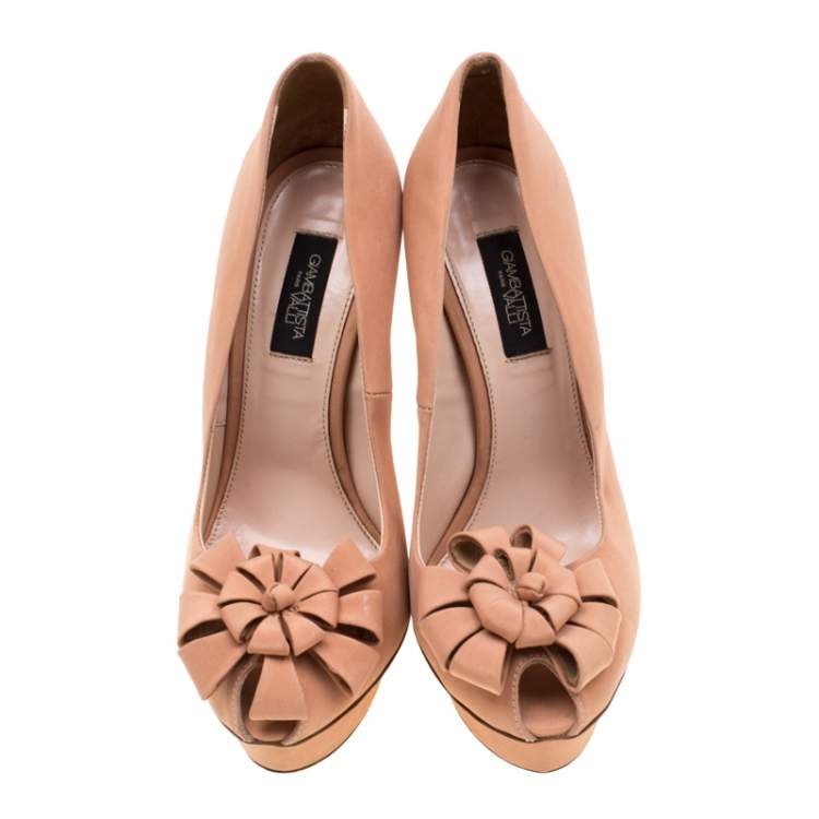 Pre Owned Giambattista Valli Beige Satin Flower Detail Peep Toe Platform Pumps 38.5
