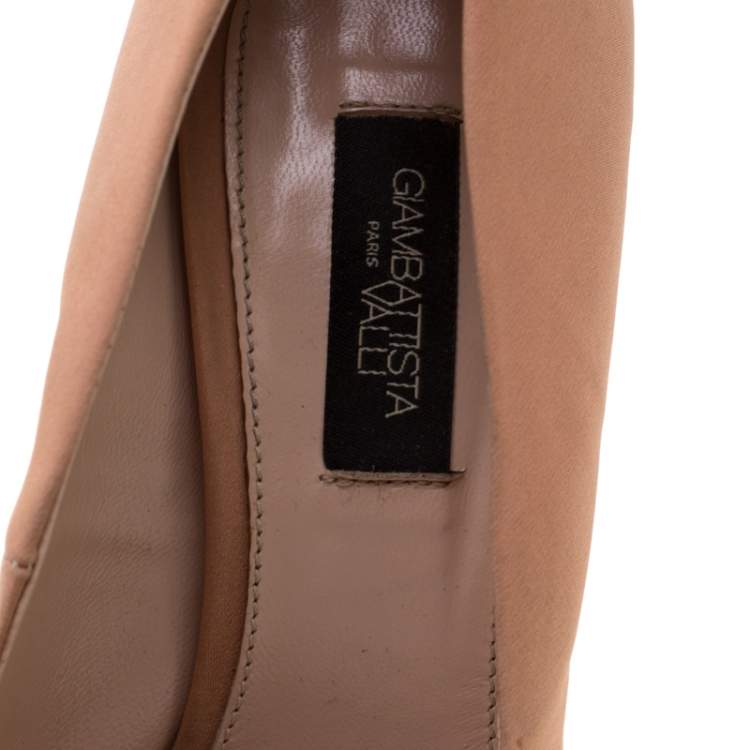 Pre Owned Giambattista Valli Beige Satin Flower Detail Peep Toe Platform Pumps 38.5