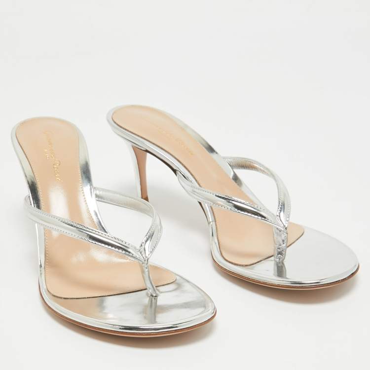 Pre Owned Gianvito Rossi Silver Patent Leather Calypso Thong Sandals Size 38.5