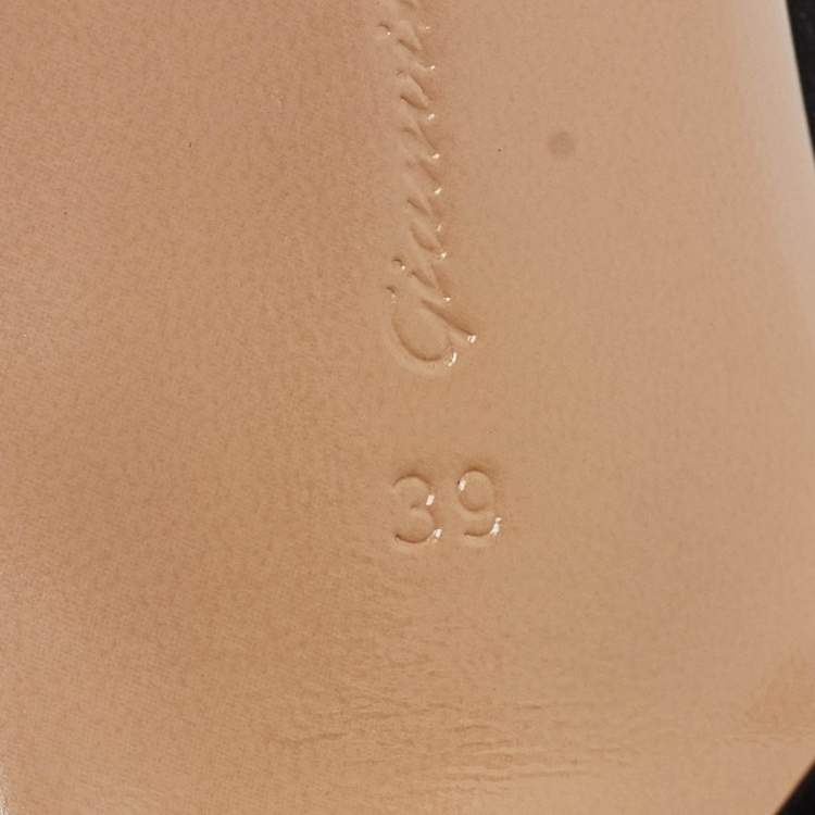 Pre Owned Gianvito Rossi Black Suede Gianvito Pumps Size 39