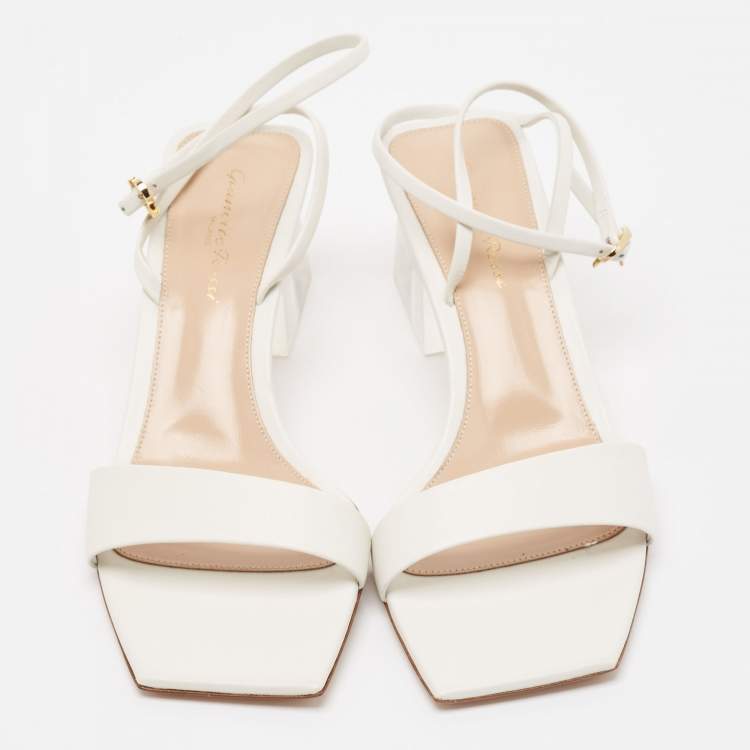 Pre Owned Gianvito Rossi White Leather Cosmic Sandals Size 39