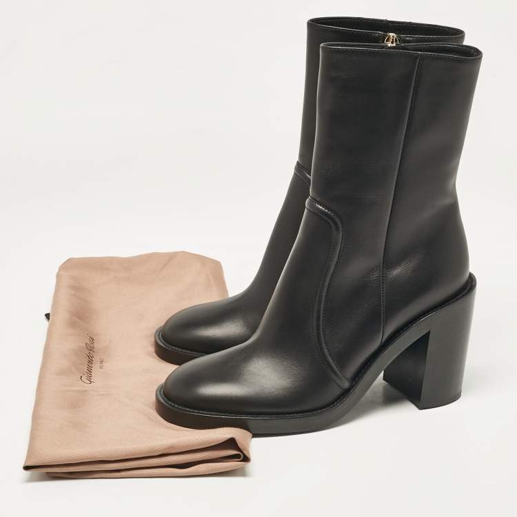 Pre Owned Gianvito Rossi Black Leather Ankle Length Boots Size 37.5