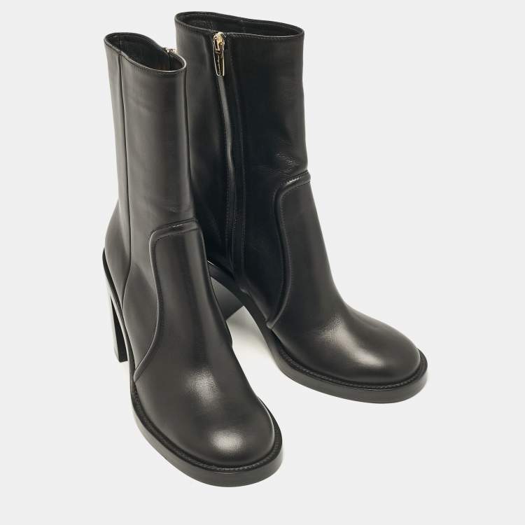 Pre Owned Gianvito Rossi Black Leather Ankle Length Boots Size 37.5