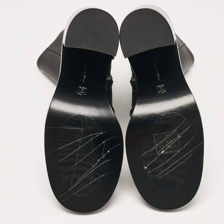 Pre Owned Gianvito Rossi Black Leather Ankle Length Boots Size 37.5