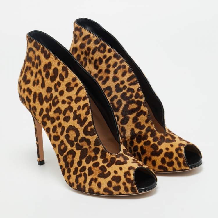 Pre Owned Gianvito Rossi Brown Calf Hair Vamp Booties Size 41