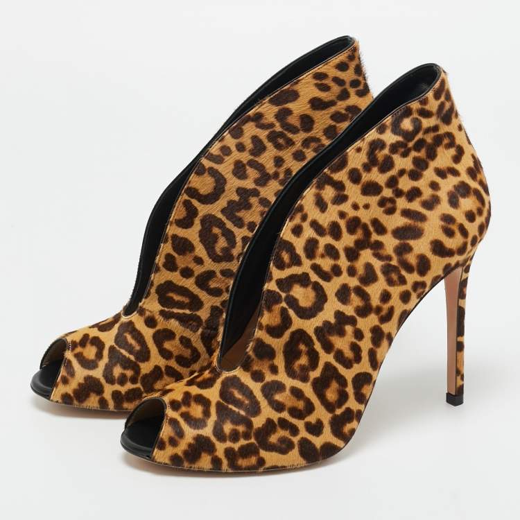 Pre Owned Gianvito Rossi Brown Calf Hair Vamp Booties Size 41