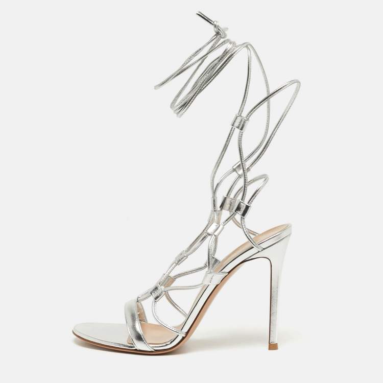 مملوكة مسبقًا Gianvito Rossi Giza Size 39.5 Silver Leather Ankle Wrap Sandals