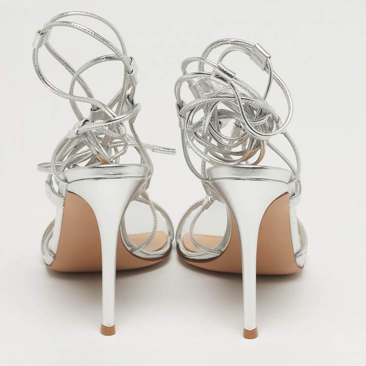 مملوكة مسبقًا Gianvito Rossi Giza Size 39.5 Silver Leather Ankle Wrap Sandals