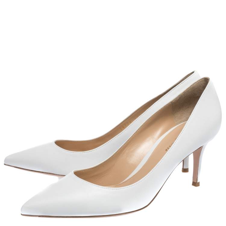 Pre Owned Gianvito Rossi White Leather Pointed Toe Pumps Size 40