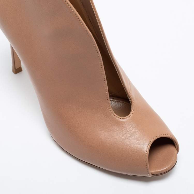 Pre Owned Gianvito Rossi Beige Leather Vamp Peep Toe Booties Size 38