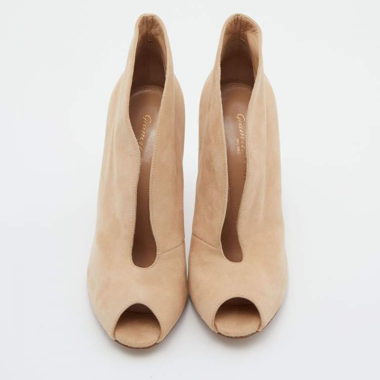 Pre Owned Gianvito Rossi Beige Suede Vamp Peep Toe Booties Size 38