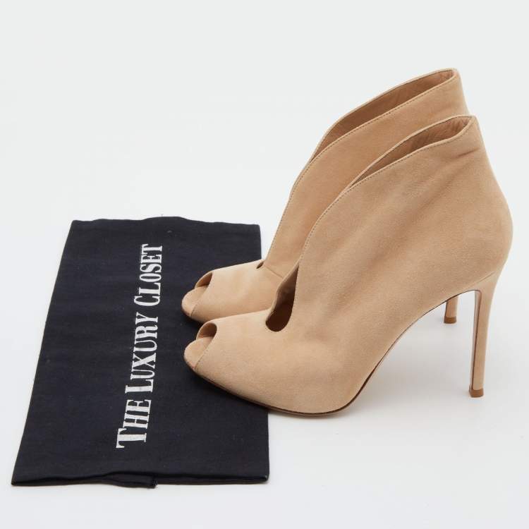 Pre Owned Gianvito Rossi Beige Suede Vamp Peep Toe Booties Size 38