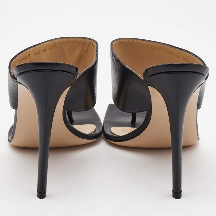 Pre Owned Gianvito Rossi Black Leather Thong Slide Sandals Size 40.5