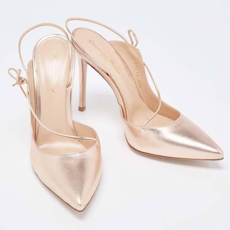 مملوكة مسبقًا Gianvito Rossi Gold Leather Irene Pumps Size 39.5