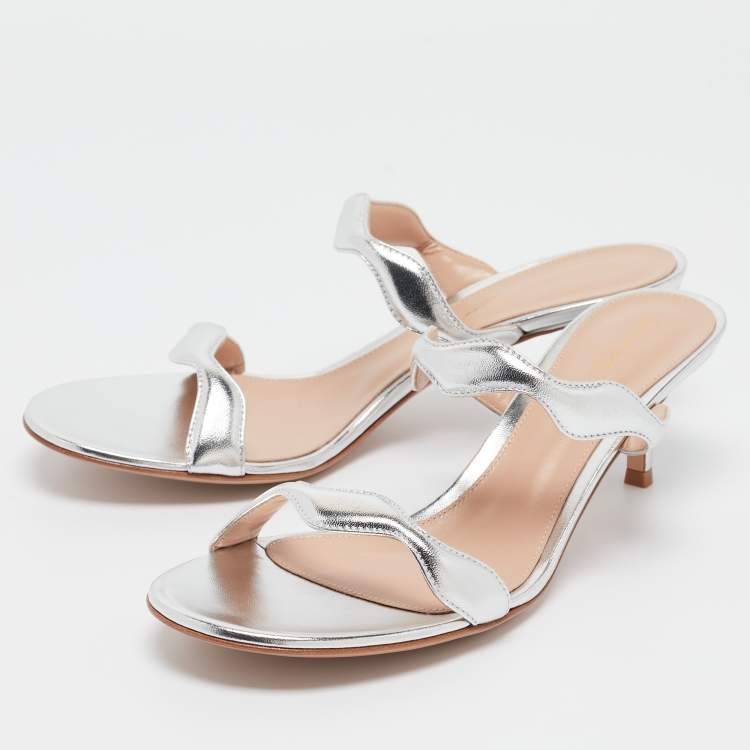 Pre Owned Gianvito Rossi Silver Leather Wavy Sandals Size 38.5