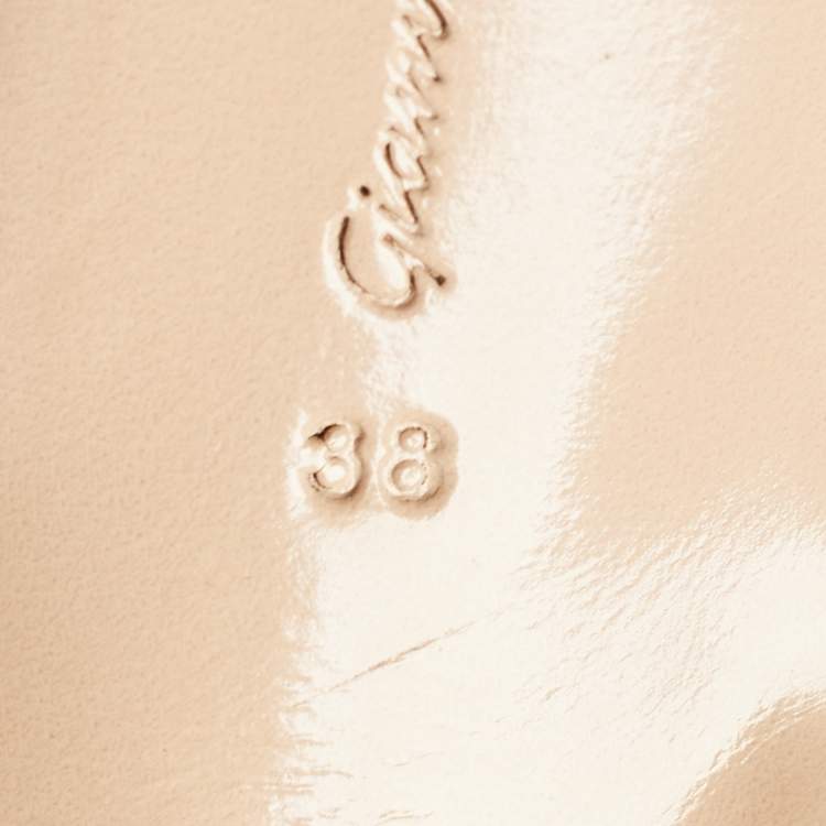 Pre Owned Gianvito Rossi Cream Patent Plexi Pumps Size 38