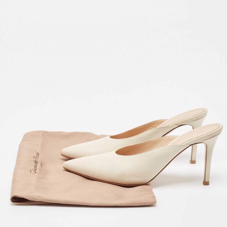 Pre Owned Gianvito Rossi Cream Leather Slides Size 37.5