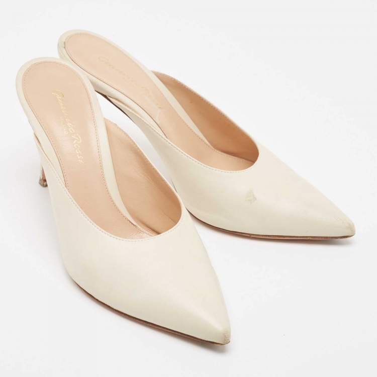 Pre Owned Gianvito Rossi Cream Leather Slides Size 37.5