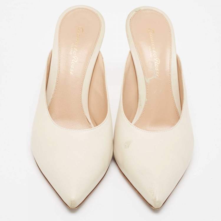 Pre Owned Gianvito Rossi Cream Leather Slides Size 37.5