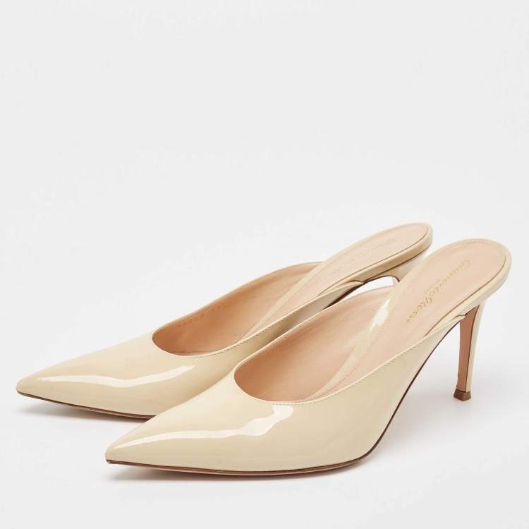 Pre Owned Gianvito Rossi Cream Patent Leather Paige Mules Size 40