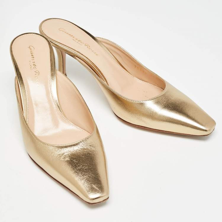 Pre Owned Gianvito Rossi Gold Leather Lindsay Mules Size 35.5