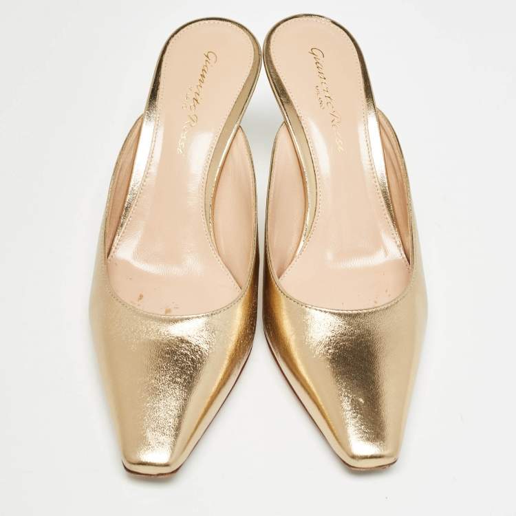 Pre Owned Gianvito Rossi Gold Leather Lindsay Mules Size 35.5