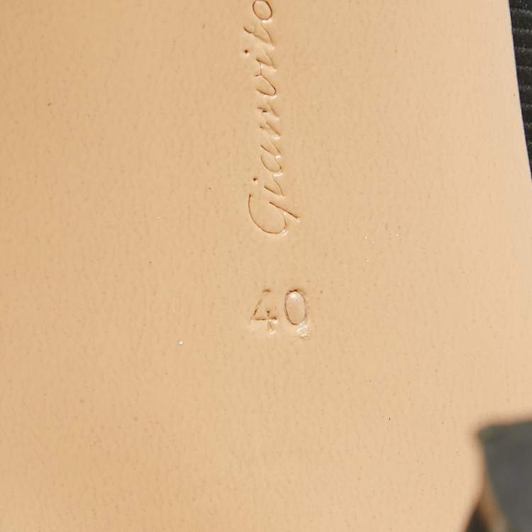 Pre Owned Gianvito Rossi Black Fabric Pointed Toe Pumps Size 40