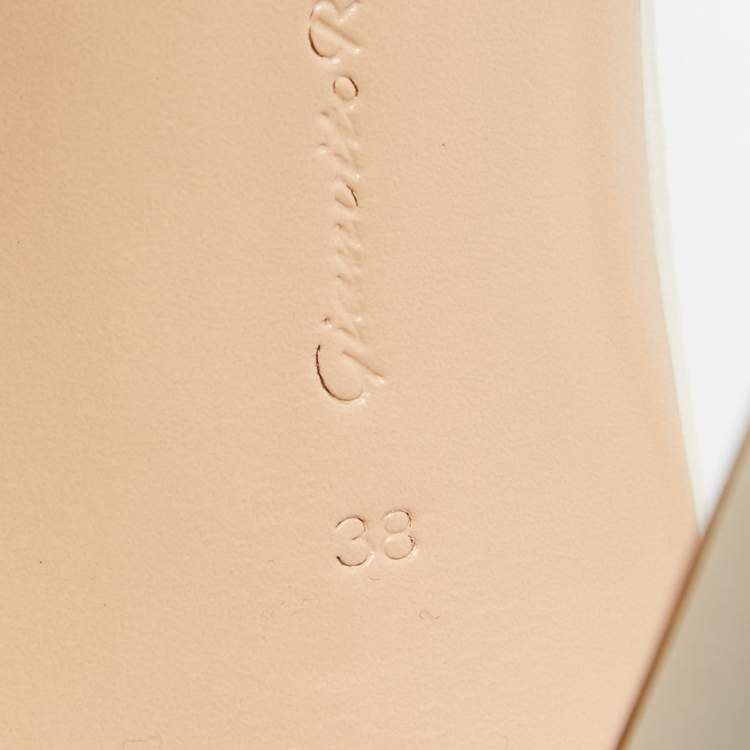 مملوكة مسبقًا Gianvito Rossi White Leather Ankle Strap Sandals Size 38