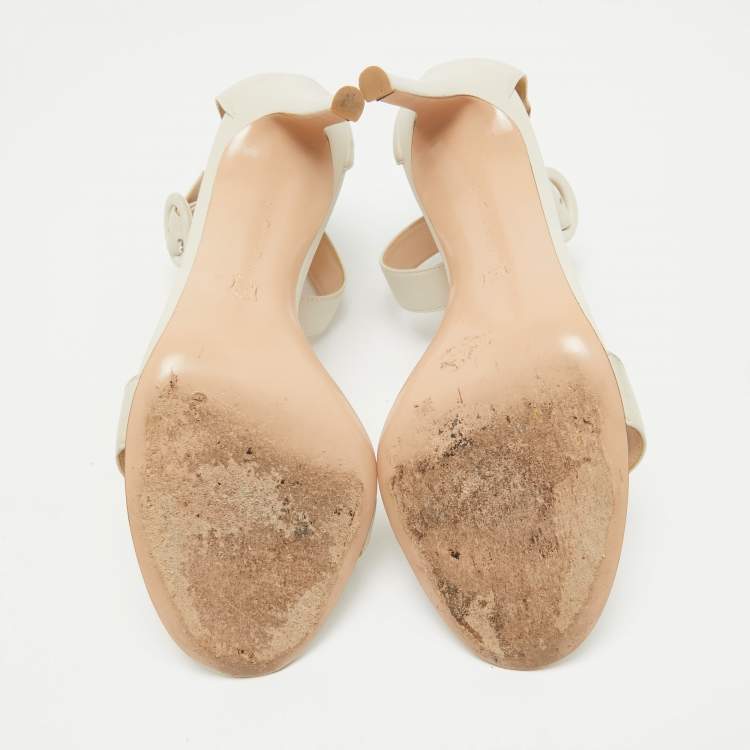 مملوكة مسبقًا Gianvito Rossi White Leather Ankle Strap Sandals Size 38