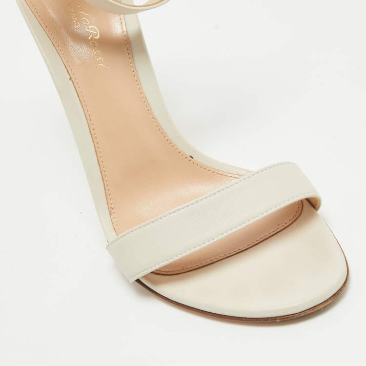مملوكة مسبقًا Gianvito Rossi White Leather Ankle Strap Sandals Size 38