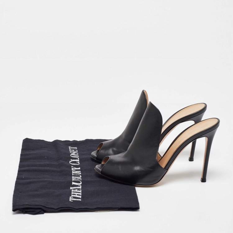 Pre Owned Gianvito Rossi Black Leather Alise Mules Size 38.5