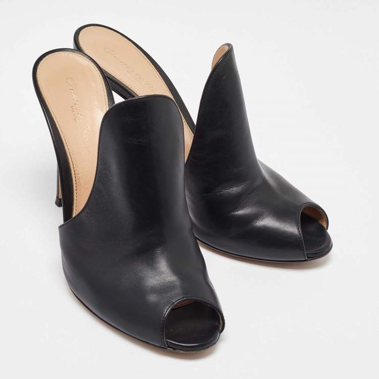 Pre Owned Gianvito Rossi Black Leather Alise Mules Size 38.5