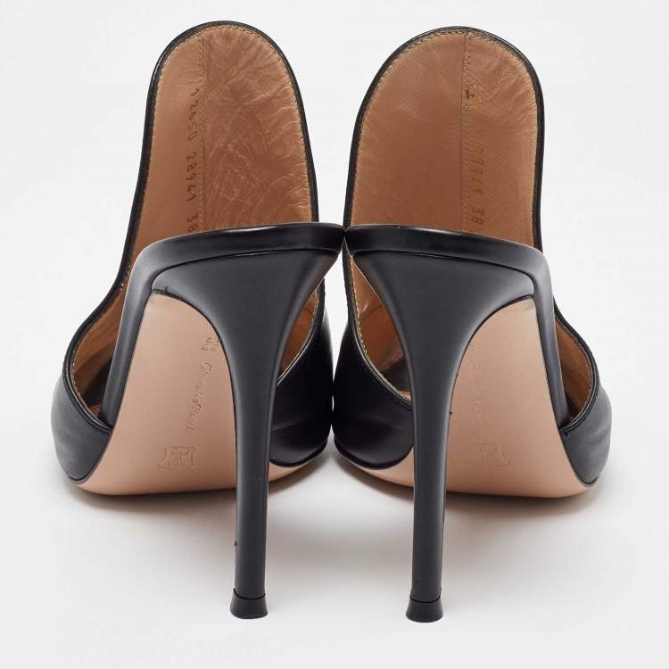 Pre Owned Gianvito Rossi Black Leather Alise Mules Size 38.5