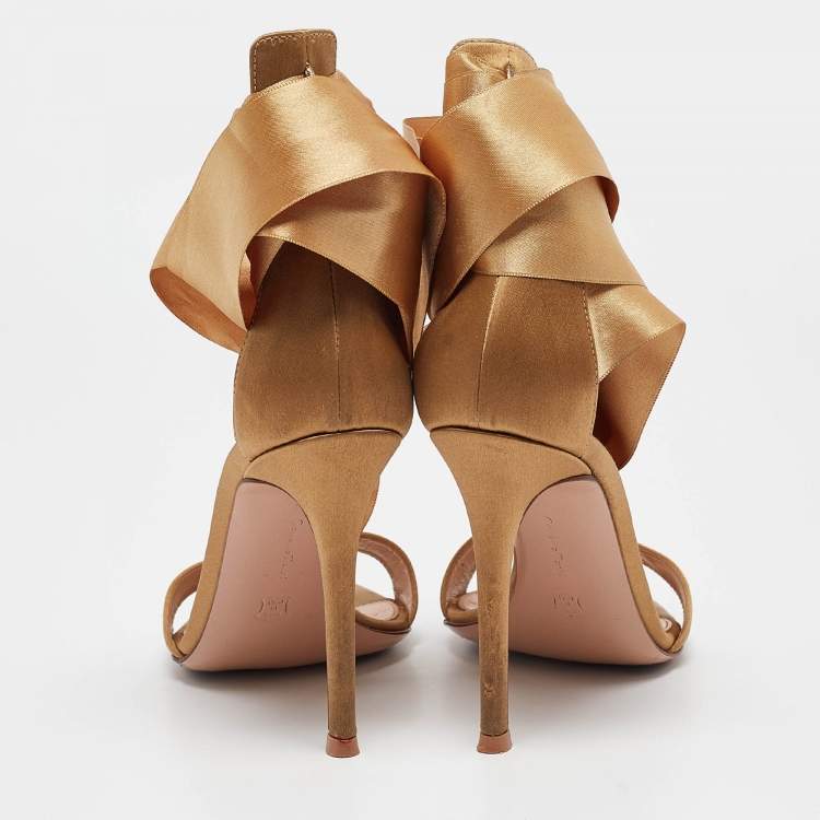 مملوكة مسبقًا Gianvito Rossi Gold Satin Gala Ankle Wrap Sandals Size 36